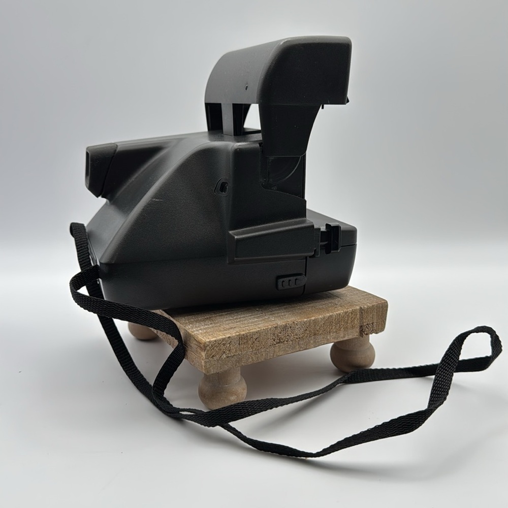 Polaroid OneStep Black Instant Camera Includes Case and Two Sealed Packs of Film - Picture 7 of 8